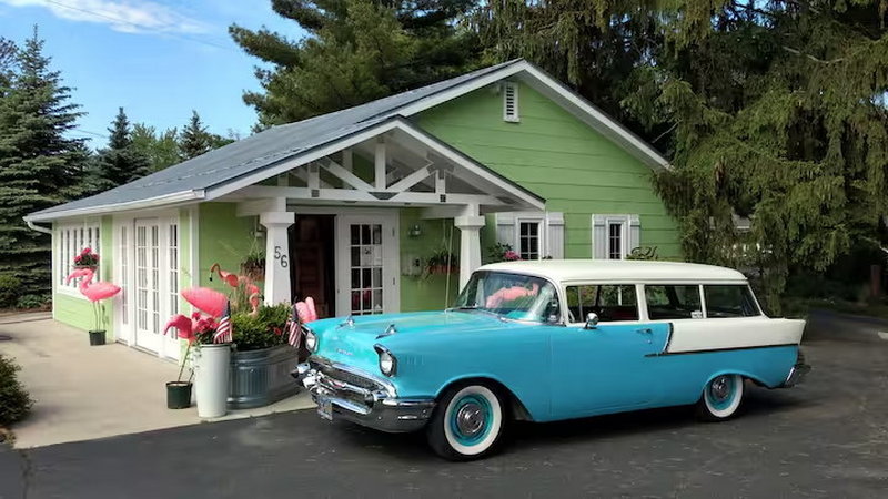 Pines Motor Lodge & Retro Gift Gallery - From Web Listing (newer photo)